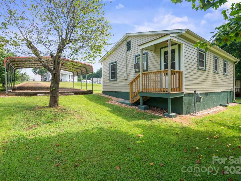 2321 Cline Street, Statesville, NC 28677.  MLS# CAR4277020, YatesRealty ID 23688. 
