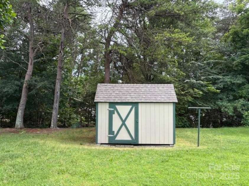 2321 Cline Street, Statesville, NC 28677.  MLS# CAR4277020, YatesRealty ID 23688. 