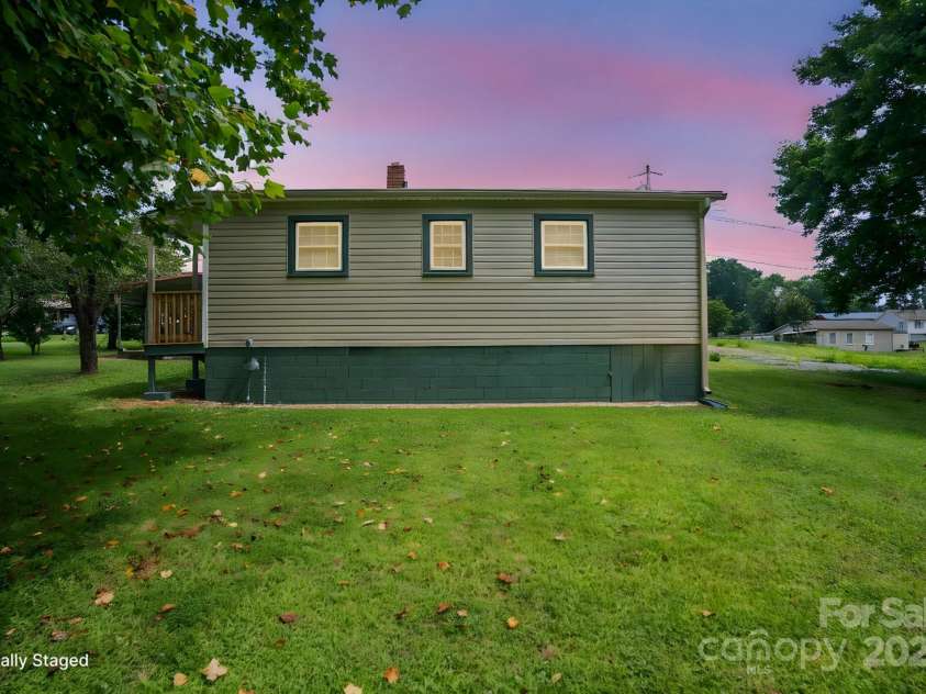 2321 Cline Street, Statesville, NC 28677.  MLS# CAR4277020, YatesRealty ID 23688. 