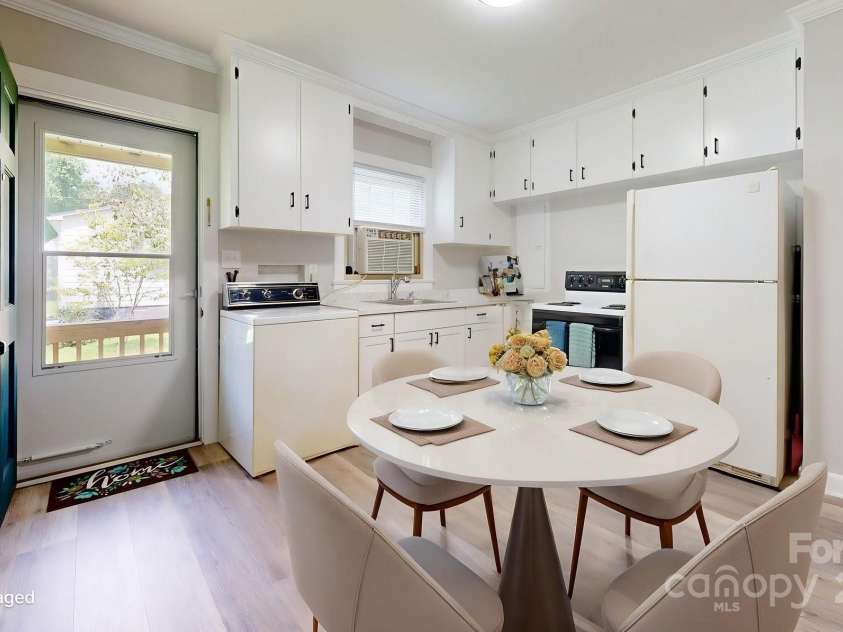 2321 Cline Street, Statesville, NC 28677.  MLS# CAR4277020, YatesRealty ID 23688. 