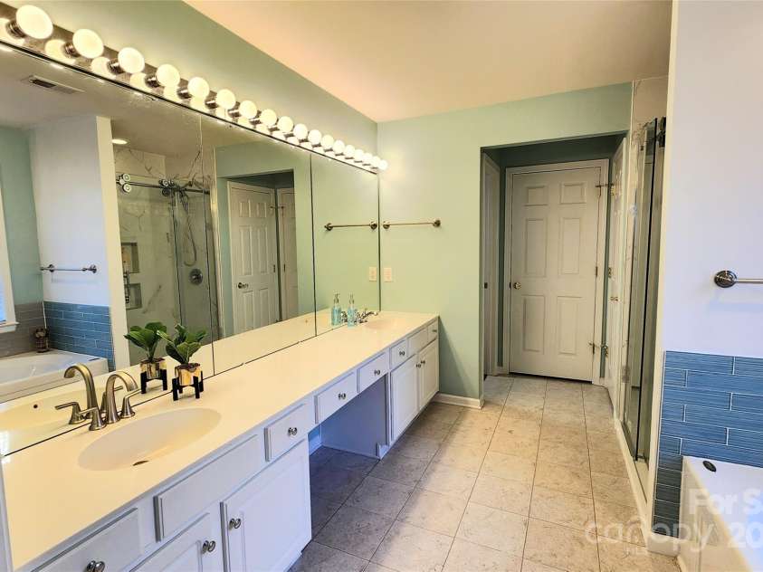 14021 Eldon Drive, Charlotte, NC 28277.  MLS# CAR4209893, YatesRealty ID 2369. Master bath