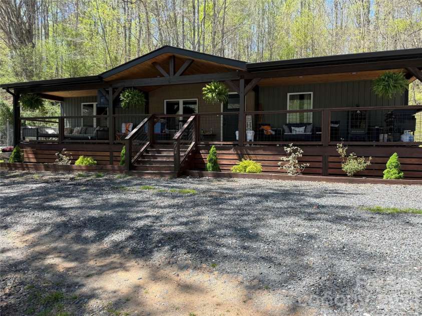71 Ledford Ridge Lane, Bakersville, NC 28705.  MLS# CAR4384053, YatesRealty ID 23690. 