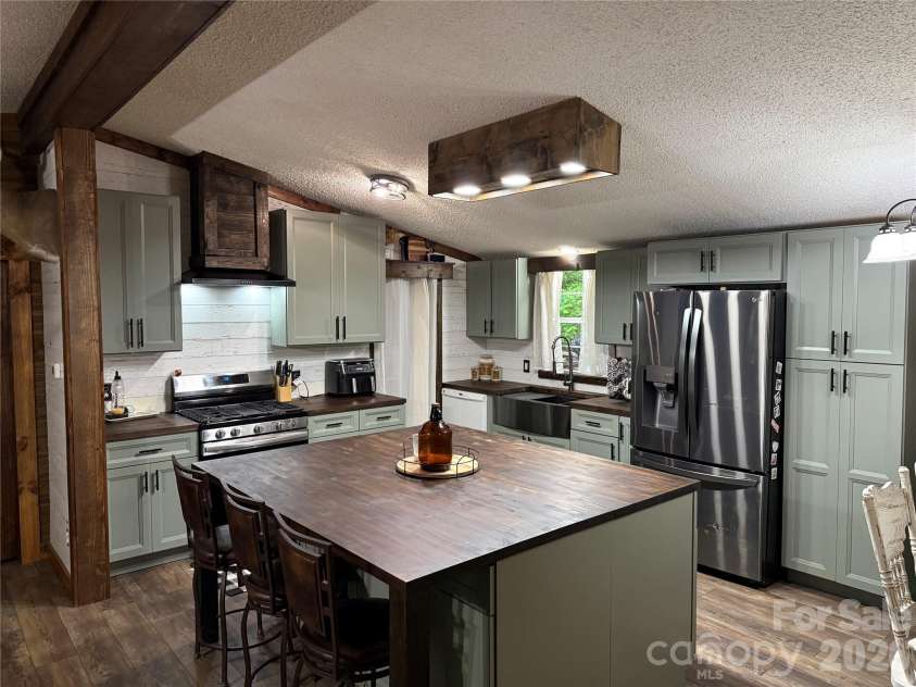 71 Ledford Ridge Lane, Bakersville, NC 28705.  MLS# CAR4384053, YatesRealty ID 23690. 