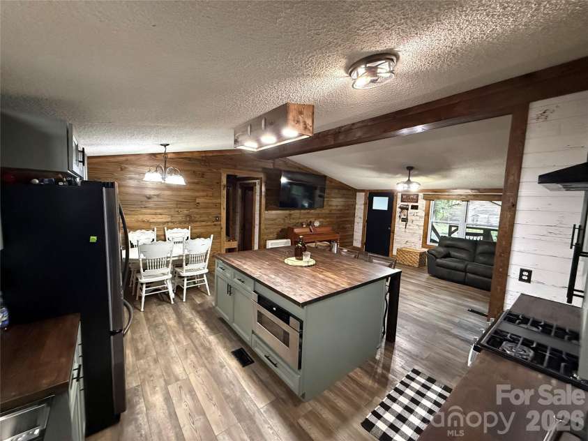 71 Ledford Ridge Lane, Bakersville, NC 28705.  MLS# CAR4384053, YatesRealty ID 23690. 