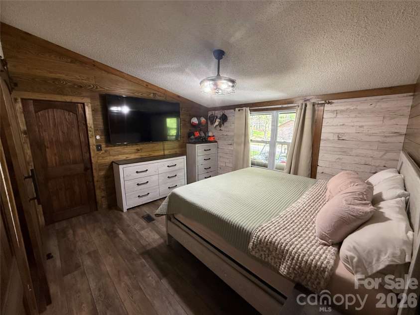 71 Ledford Ridge Lane, Bakersville, NC 28705.  MLS# CAR4384053, YatesRealty ID 23690. 