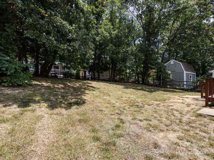 7960 Tiburon Circle, Charlotte, NC 28215.  MLS# CAR4276761, YatesRealty ID 23690. Backyard.