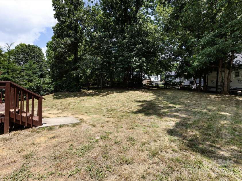 7960 Tiburon Circle, Charlotte, NC 28215.  MLS# CAR4276761, YatesRealty ID 23690. Fully-fenced backyard with decent privacy.