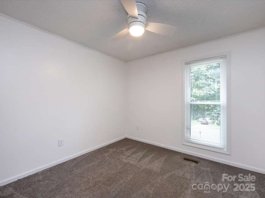 7960 Tiburon Circle, Charlotte, NC 28215.  MLS# CAR4276761, YatesRealty ID 23690. Guest bedroom 1.