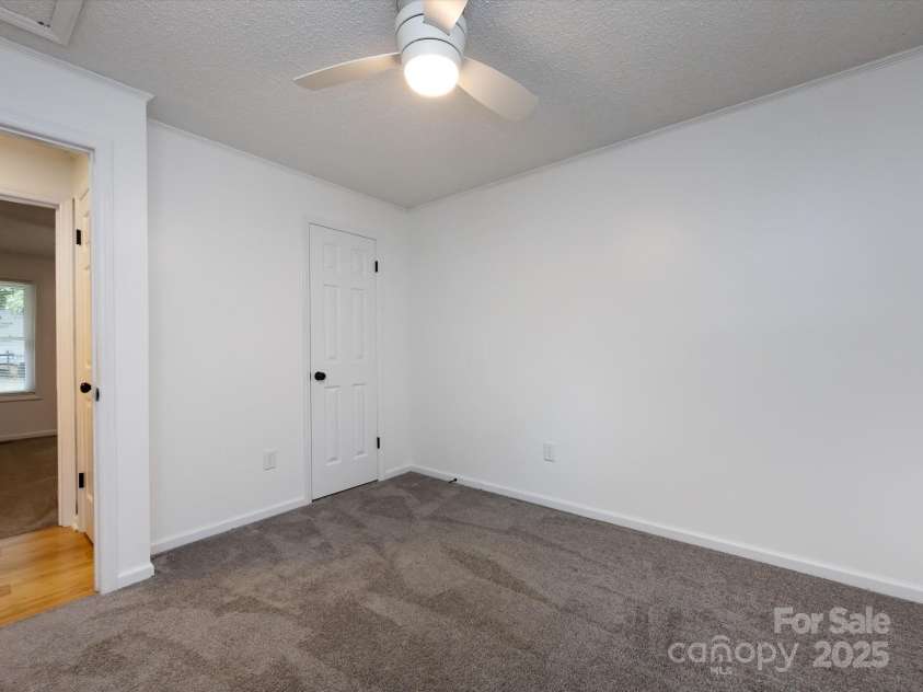 7960 Tiburon Circle, Charlotte, NC 28215.  MLS# CAR4276761, YatesRealty ID 23690. Guest bedroom 1.