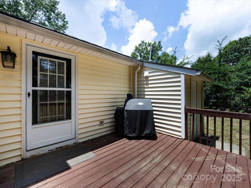 7960 Tiburon Circle, Charlotte, NC 28215.  MLS# CAR4276761, YatesRealty ID 23690. Large deck, great for entertaining.
