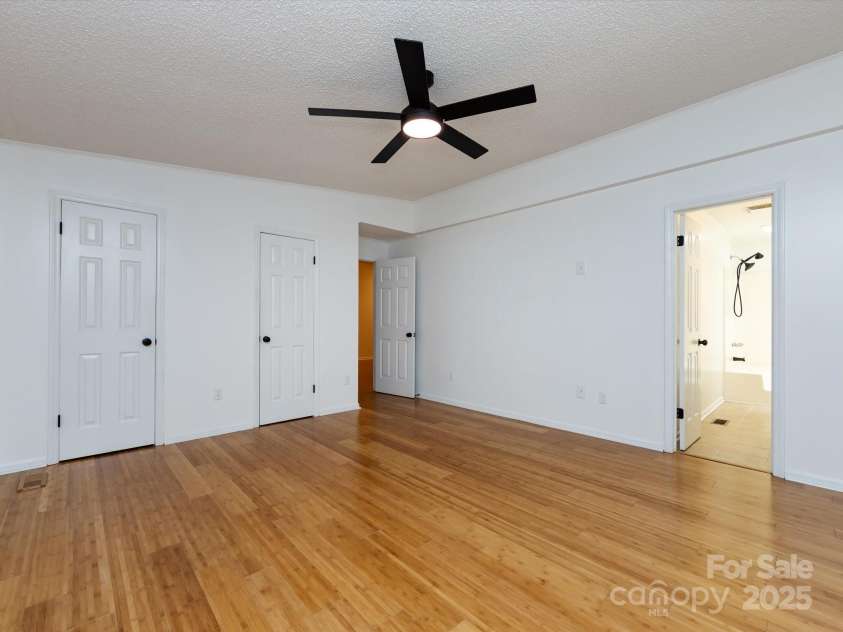 7960 Tiburon Circle, Charlotte, NC 28215.  MLS# CAR4276761, YatesRealty ID 23690. Large primary bedroom with dual closets.