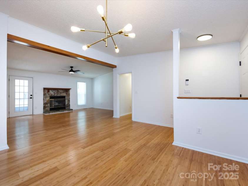 7960 Tiburon Circle, Charlotte, NC 28215.  MLS# CAR4276761, YatesRealty ID 23690. Open concept floor plan with separate dining and living area.