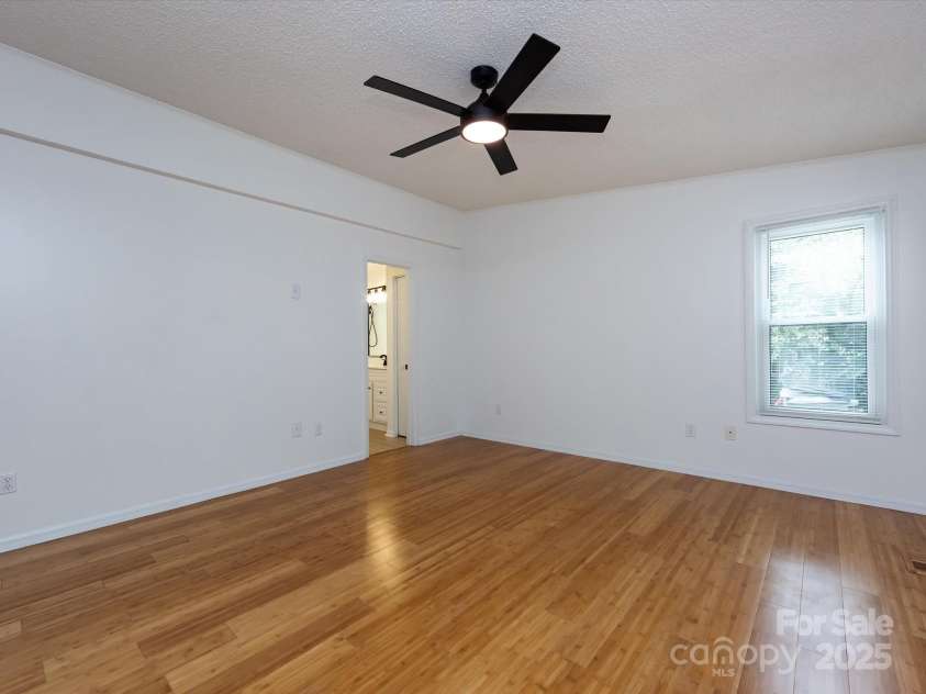 7960 Tiburon Circle, Charlotte, NC 28215.  MLS# CAR4276761, YatesRealty ID 23690. Primary bedroom.