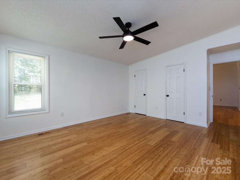 7960 Tiburon Circle, Charlotte, NC 28215.  MLS# CAR4276761, YatesRealty ID 23690. Primary bedroom.