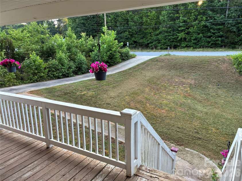 1721 Fallston Road, Shelby, NC 28150.  MLS# CAR4382930, YatesRealty ID 23692. Large front yard