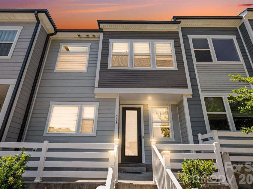908 Kinsey Alley, Charlotte, NC 28217.  MLS# CAR4383073, YatesRealty ID 23693. 