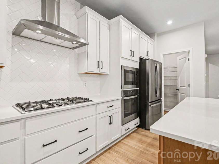 908 Kinsey Alley, Charlotte, NC 28217.  MLS# CAR4383073, YatesRealty ID 23693. 
