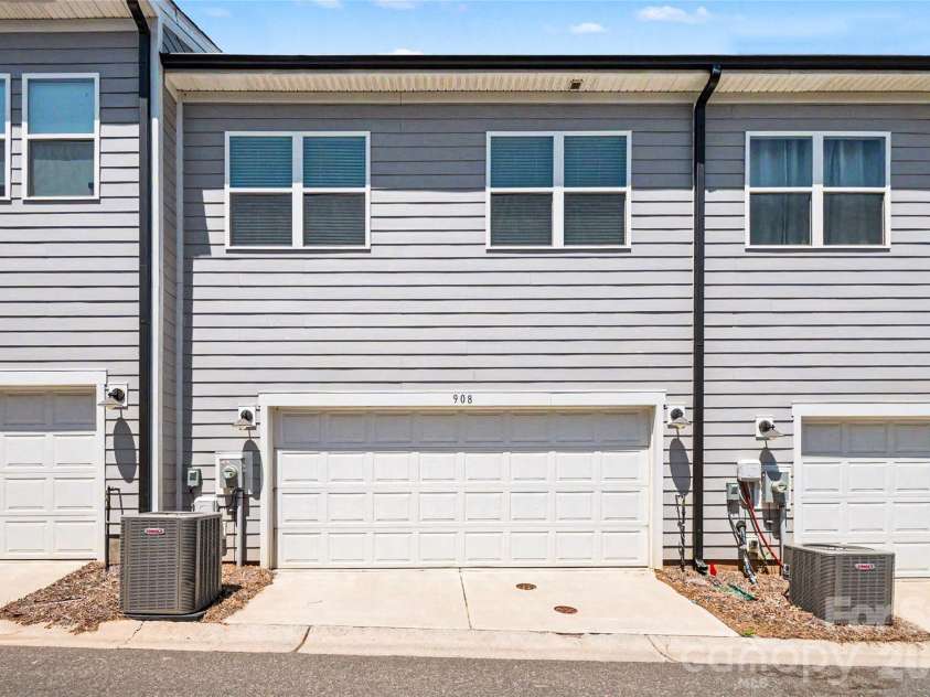 908 Kinsey Alley, Charlotte, NC 28217.  MLS# CAR4383073, YatesRealty ID 23693. 