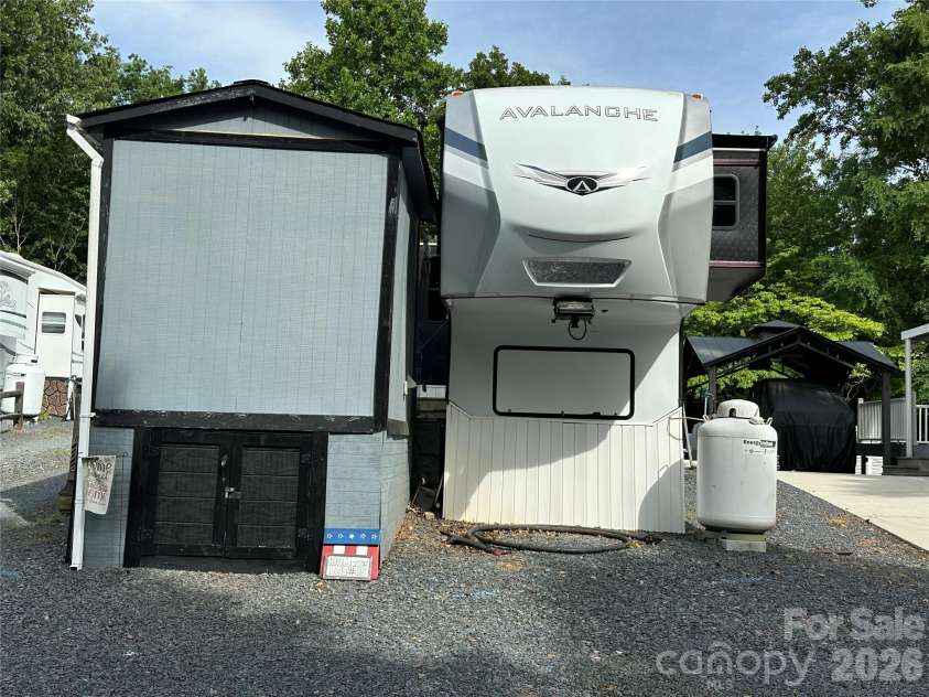 133 Marina Drive, New London, NC 28127.  MLS# CAR4383150, YatesRealty ID 23694. 
