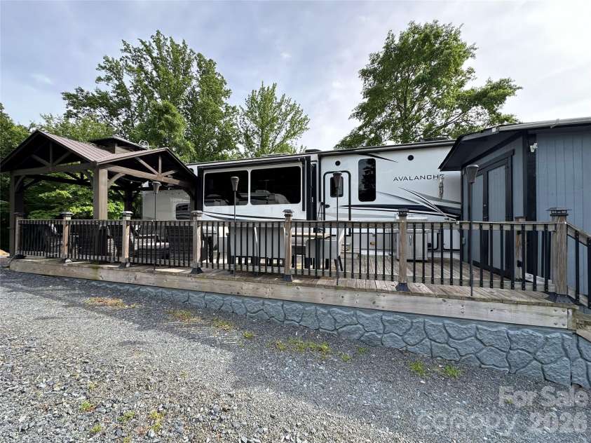 133 Marina Drive, New London, NC 28127.  MLS# CAR4383150, YatesRealty ID 23694. 