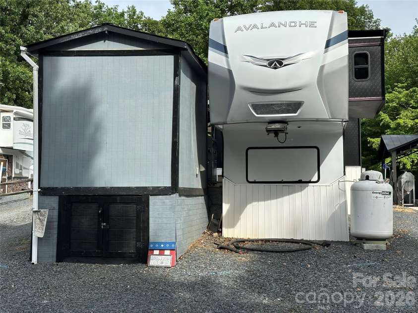 133 Marina Drive, New London, NC 28127.  MLS# CAR4383150, YatesRealty ID 23694. 