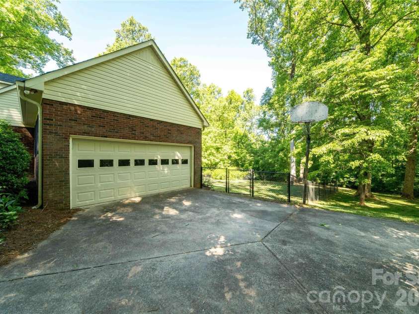 120 Regency Road, Salisbury, NC 28147.  MLS# CAR4384028, YatesRealty ID 23695. 