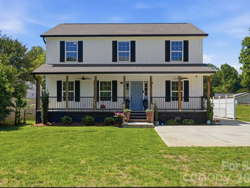 1001 Noles Drive, Mount Holly, NC 28120.  MLS# CAR4382993, YatesRealty ID 23696. Welcome home!
