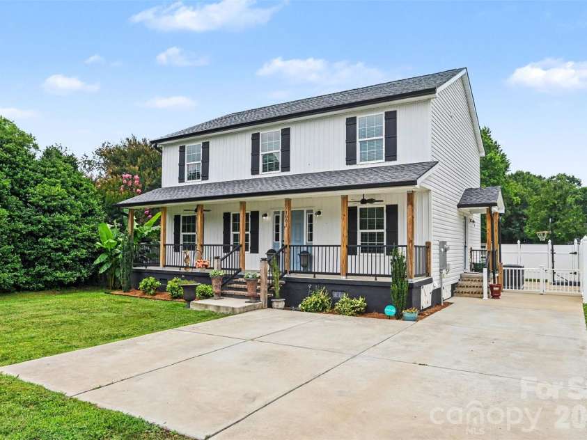 1001 Noles Drive, Mount Holly, NC 28120.  MLS# CAR4398647, YatesRealty ID 23696. 