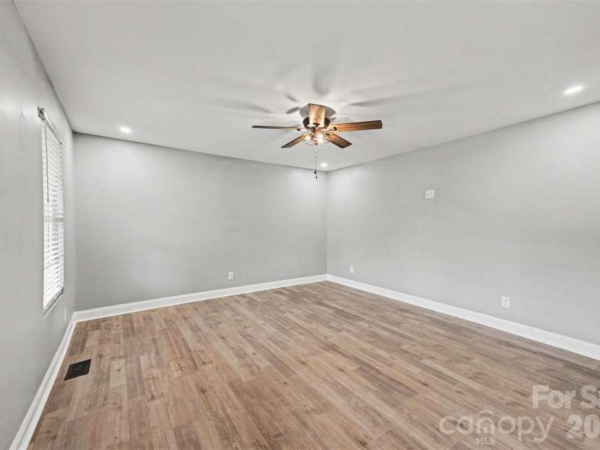 1001 Noles Drive, Mount Holly, NC 28120.  MLS# CAR4398647, YatesRealty ID 23696. 