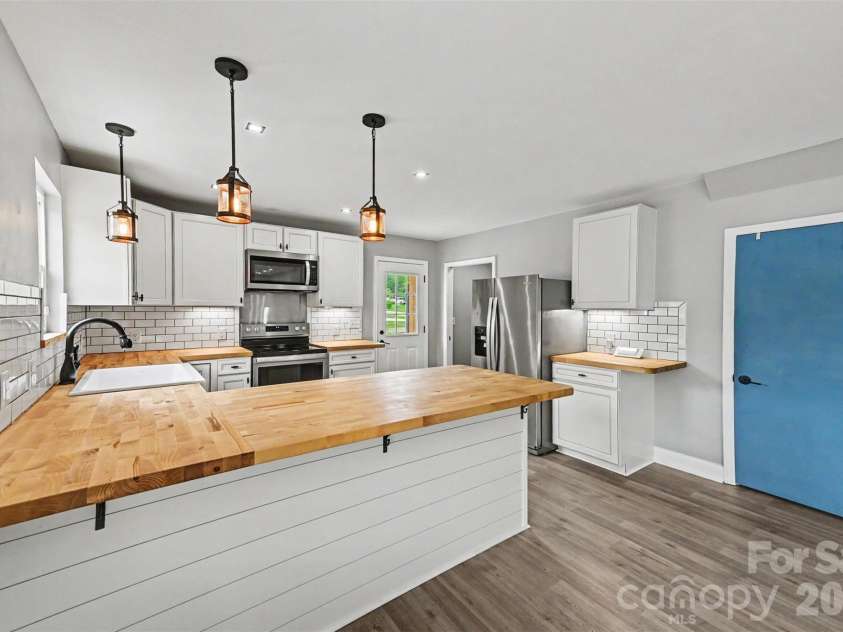 1001 Noles Drive, Mount Holly, NC 28120.  MLS# CAR4398647, YatesRealty ID 23696. 