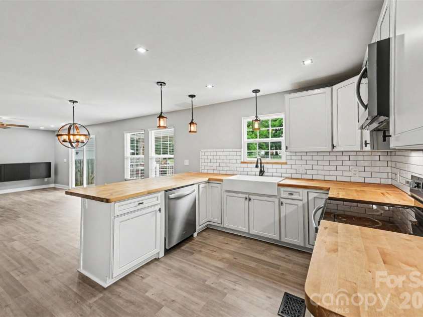 1001 Noles Drive, Mount Holly, NC 28120.  MLS# CAR4398647, YatesRealty ID 23696. 