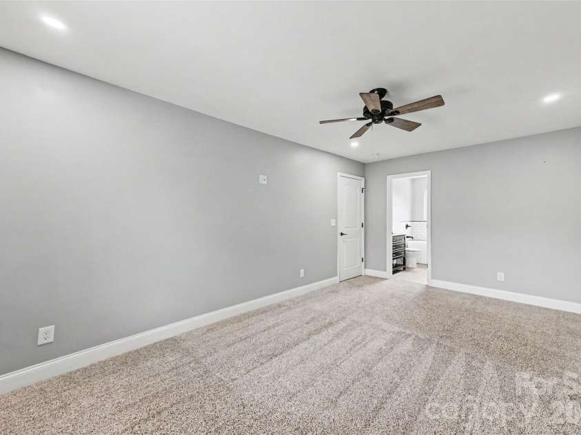 1001 Noles Drive, Mount Holly, NC 28120.  MLS# CAR4398647, YatesRealty ID 23696. 