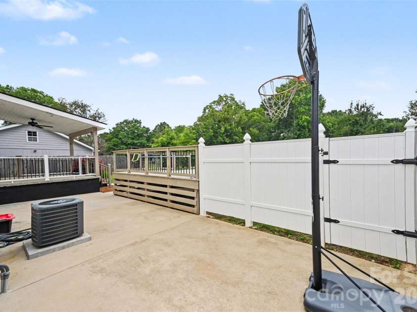 1001 Noles Drive, Mount Holly, NC 28120.  MLS# CAR4398647, YatesRealty ID 23696. 