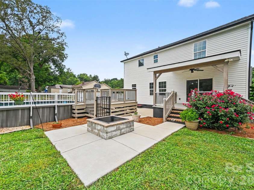 1001 Noles Drive, Mount Holly, NC 28120.  MLS# CAR4398647, YatesRealty ID 23696. 