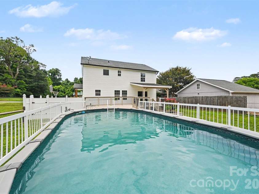 1001 Noles Drive, Mount Holly, NC 28120.  MLS# CAR4398647, YatesRealty ID 23696. 