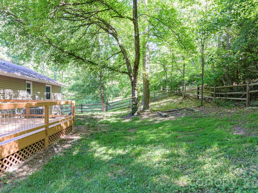 12 Mid Court Drive, Asheville, NC 28804.  MLS# CAR4382054, YatesRealty ID 23698. 