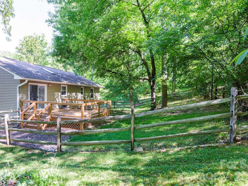 12 Mid Court Drive, Asheville, NC 28804.  MLS# CAR4382054, YatesRealty ID 23698. 