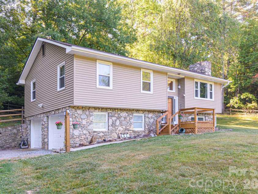 12 Mid Court Drive, Asheville, NC 28804.  MLS# CAR4382054, YatesRealty ID 23698. Front