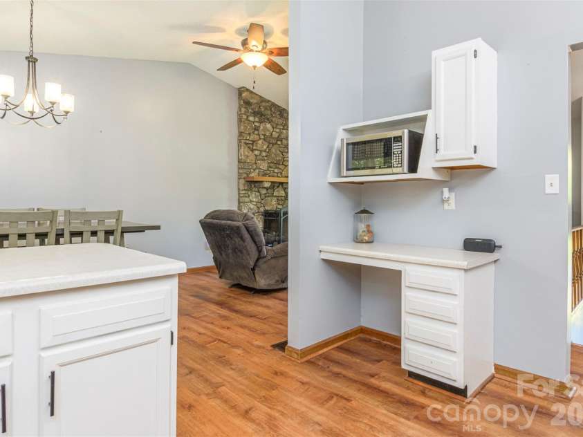 12 Mid Court Drive, Asheville, NC 28804.  MLS# CAR4382054, YatesRealty ID 23698. Open Floorplan