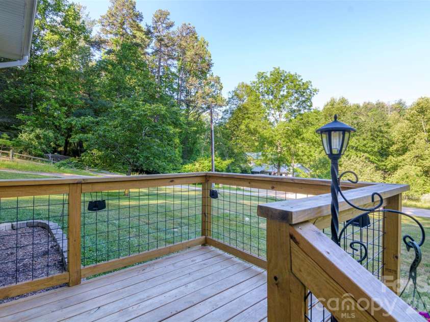 12 Mid Court Drive, Asheville, NC 28804.  MLS# CAR4382054, YatesRealty ID 23698. Peaceful Setting