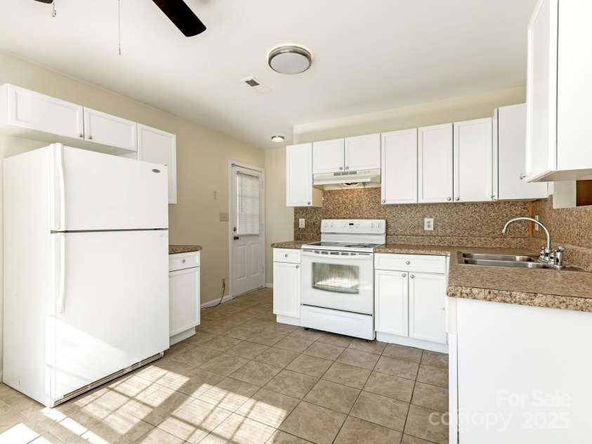 1623 Forest Stream Court, Charlotte, NC 28213.  MLS# CAR4194303, YatesRealty ID 237. 