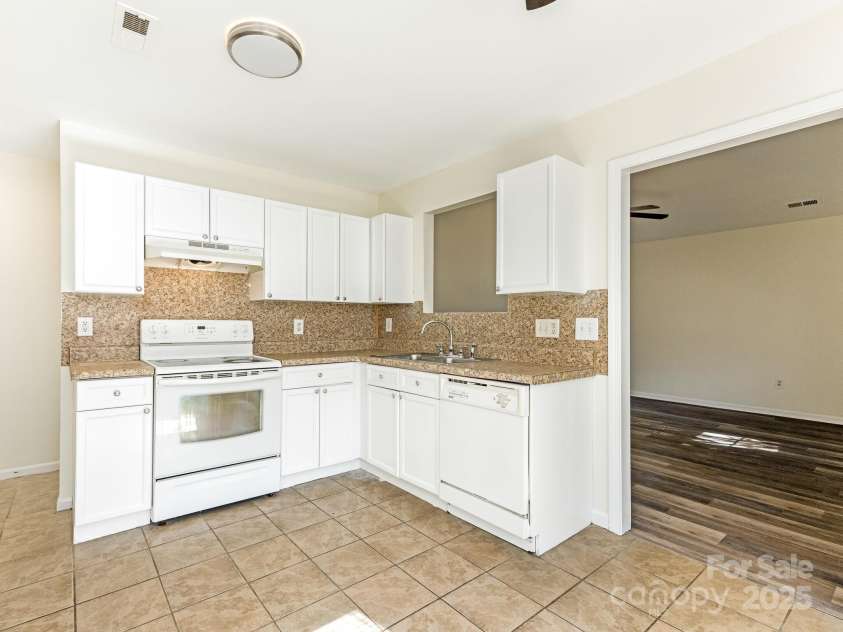 1623 Forest Stream Court, Charlotte, NC 28213.  MLS# CAR4194303, YatesRealty ID 237. 
