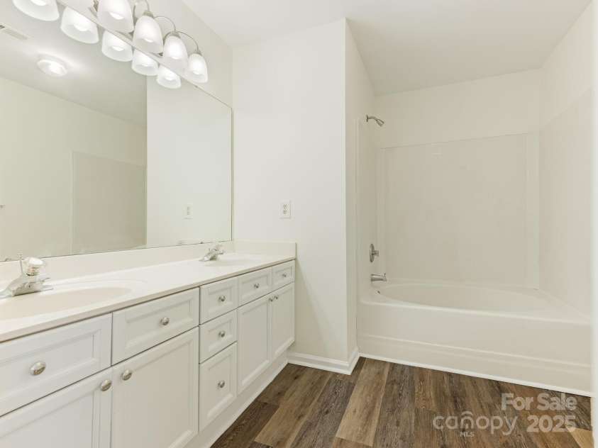 1623 Forest Stream Court, Charlotte, NC 28213.  MLS# CAR4194303, YatesRealty ID 237. 
