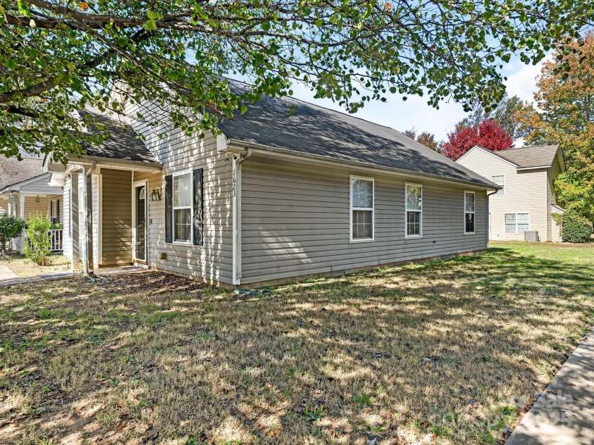 1623 Forest Stream Court, Charlotte, NC 28213.  MLS# CAR4194303, YatesRealty ID 237. 