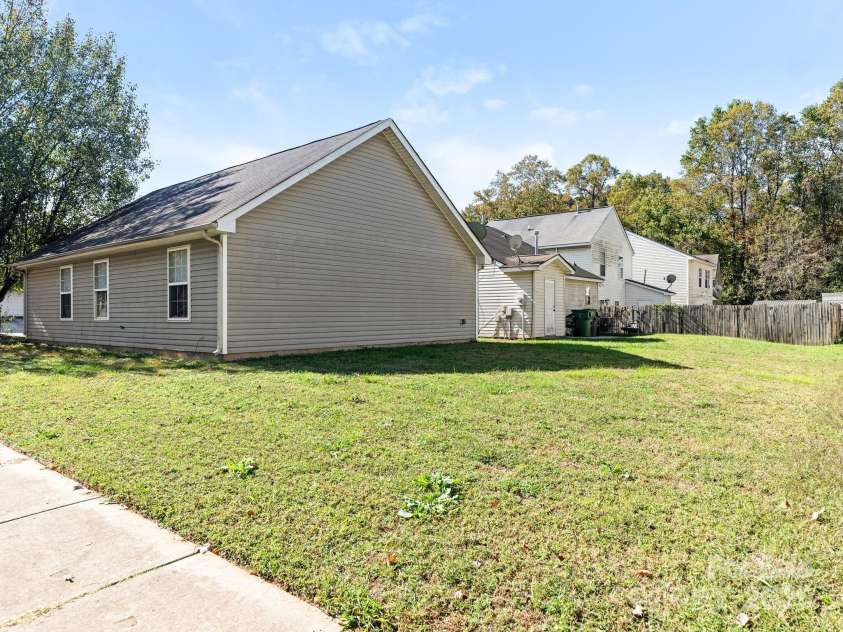 1623 Forest Stream Court, Charlotte, NC 28213.  MLS# CAR4194303, YatesRealty ID 237. 