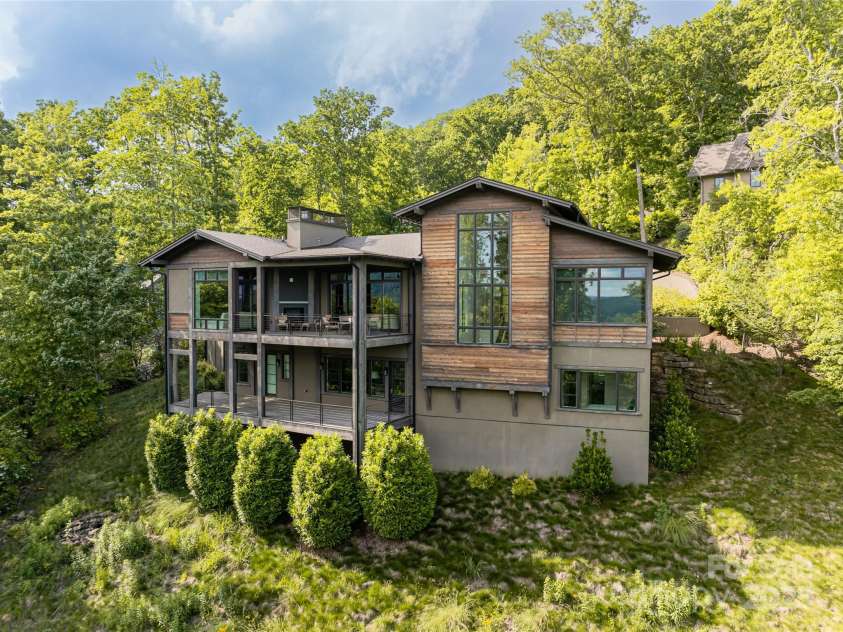 1121 Timberbluff Way, Arden, NC 28704.  MLS# CAR4223914, YatesRealty ID 2370. 