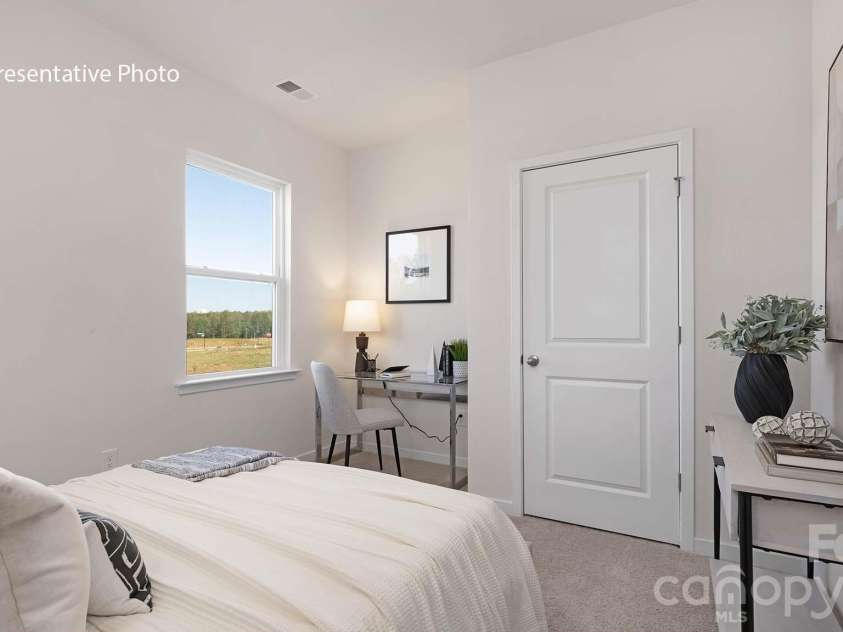 650 13th Avenue Drive, Hickory, NC 28601.  MLS# CAR4384104, YatesRealty ID 23700. 
