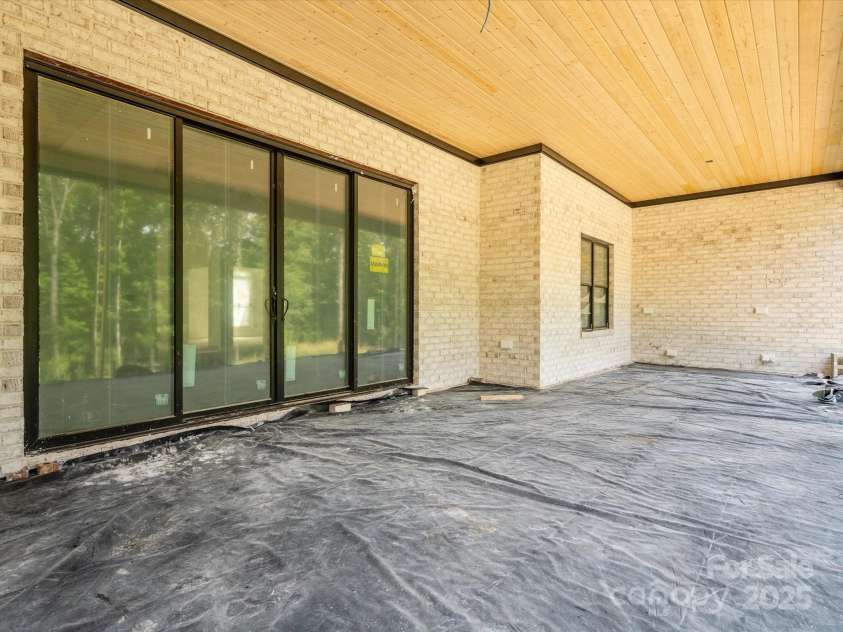 8018 Fairmont Drive, Waxhaw, NC 28173.  MLS# CAR4276331, YatesRealty ID 23700. 