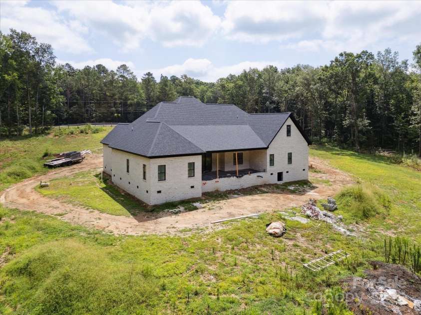 8018 Fairmont Drive, Waxhaw, NC 28173.  MLS# CAR4276331, YatesRealty ID 23700. 