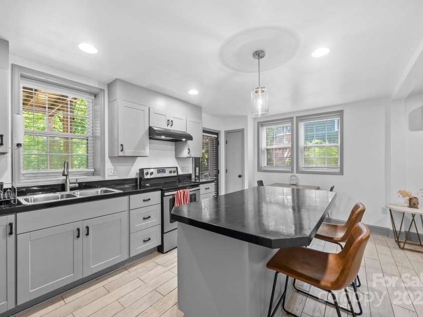 315 Fairfax Avenue, Asheville, NC 28806.  MLS# CAR4275868, YatesRealty ID 23703. 